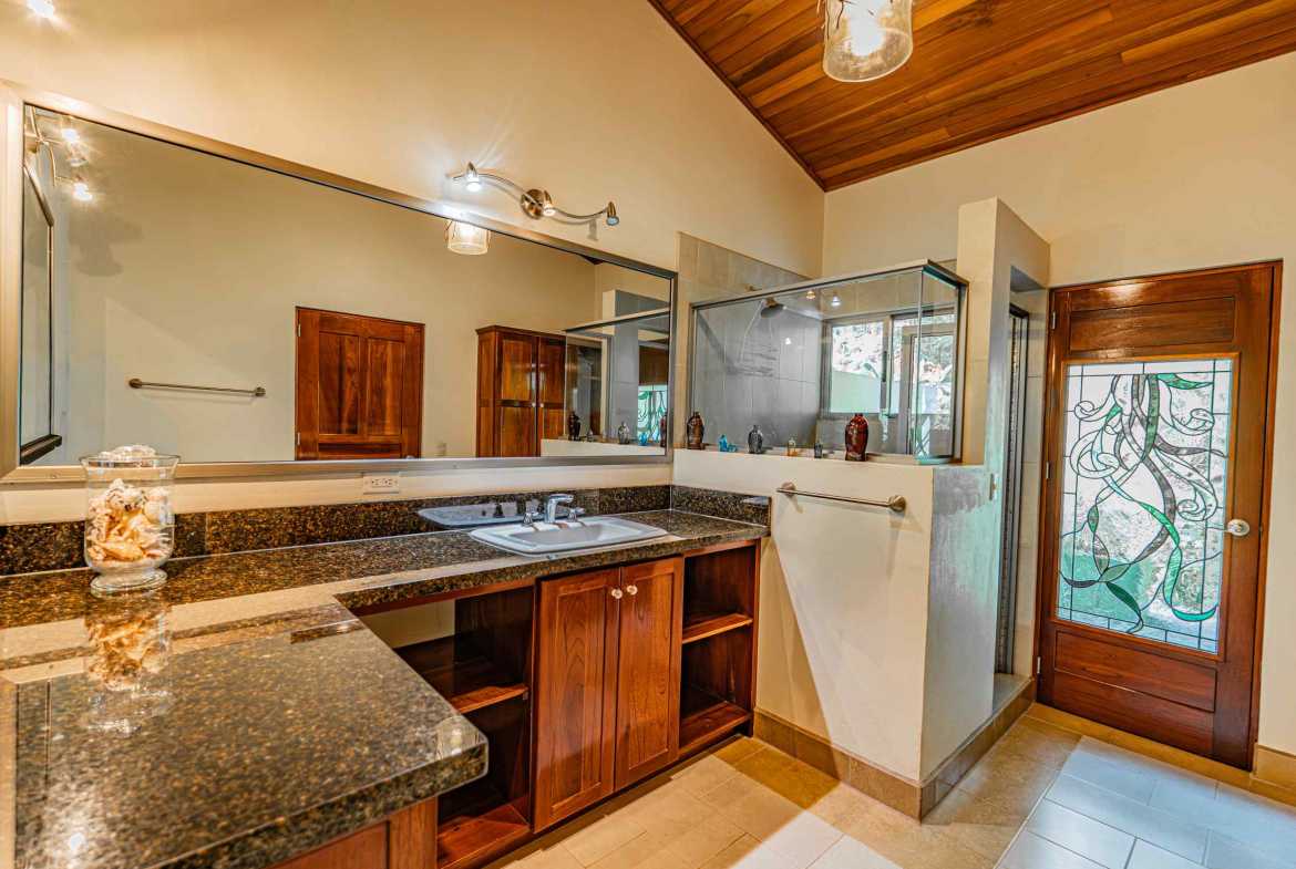 Ultra-Private 3-Bedroom Estate with Whale’s Tail Ocean Views & Pool in Dominical Costa Rica photo 28