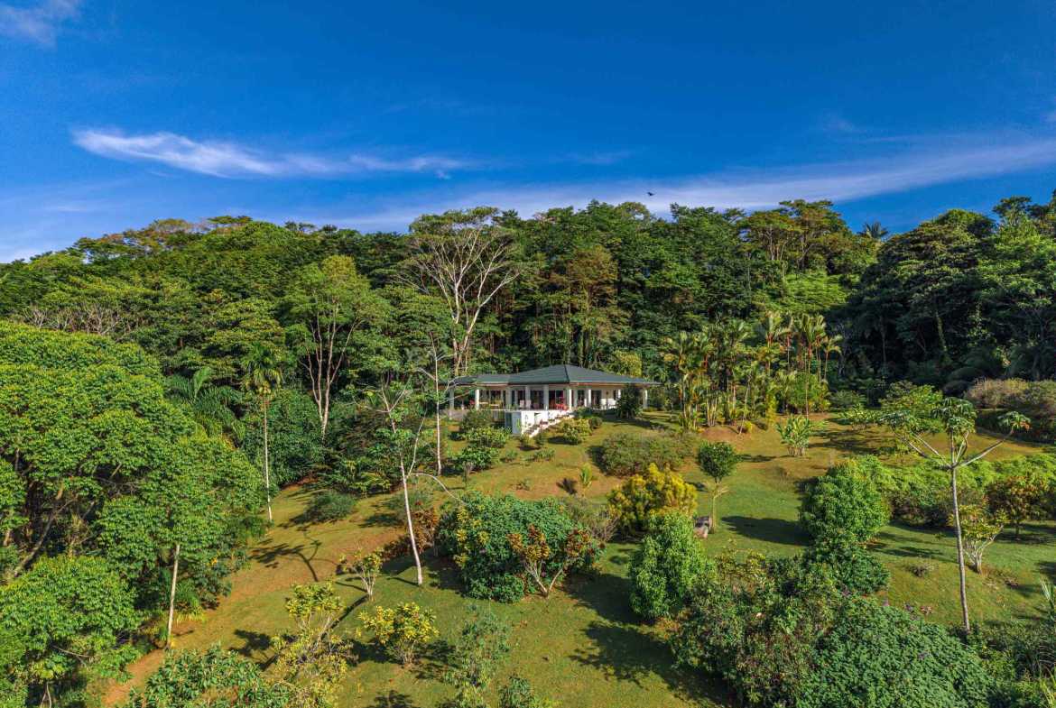 Ultra-Private 3-Bedroom Estate with Whale’s Tail Ocean Views & Pool in Dominical Costa Rica photo 10
