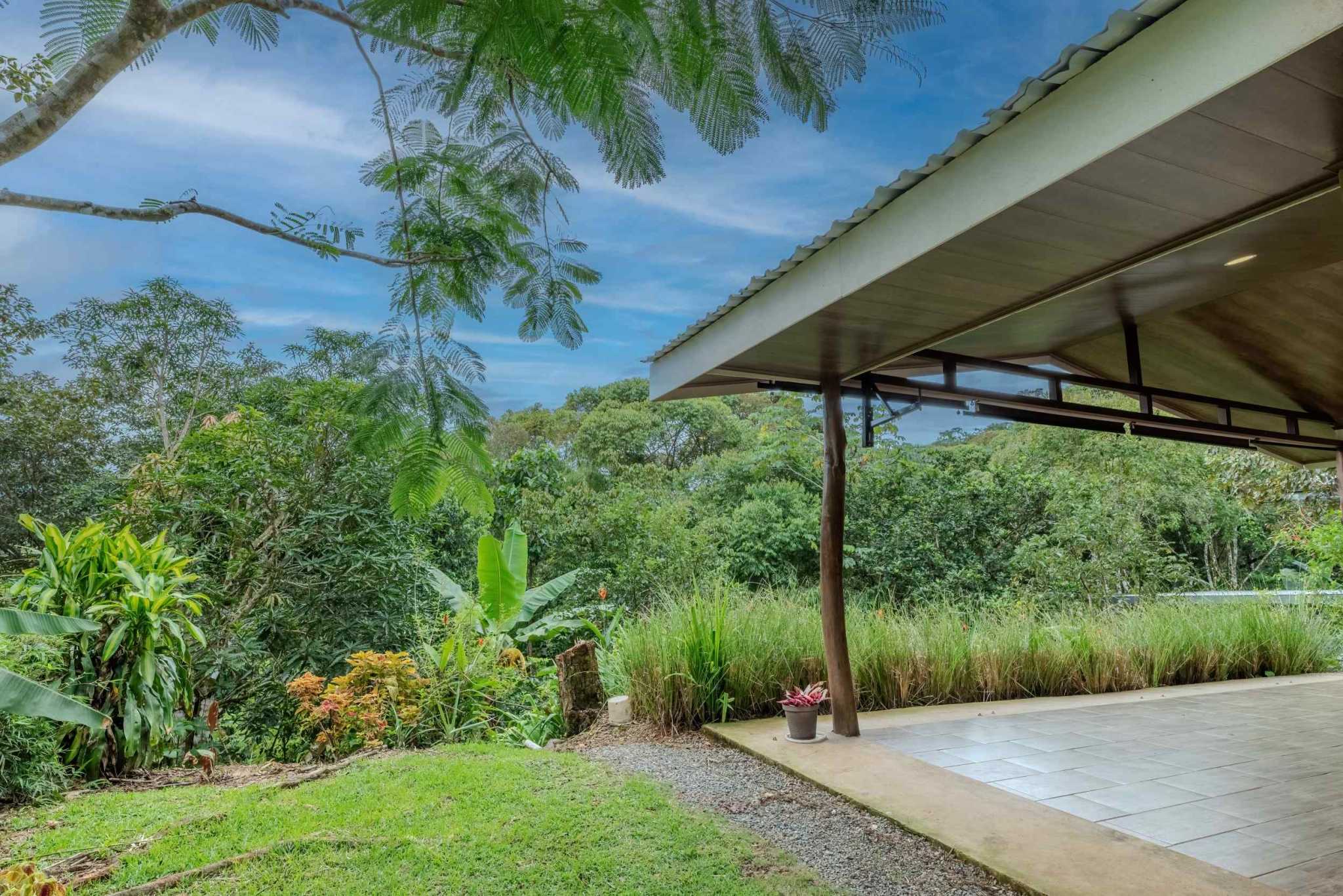 59259-42 Unique 7-Bedroom Multi-Family Compound with 4 Furnished Units in Platanillo Costa Rica