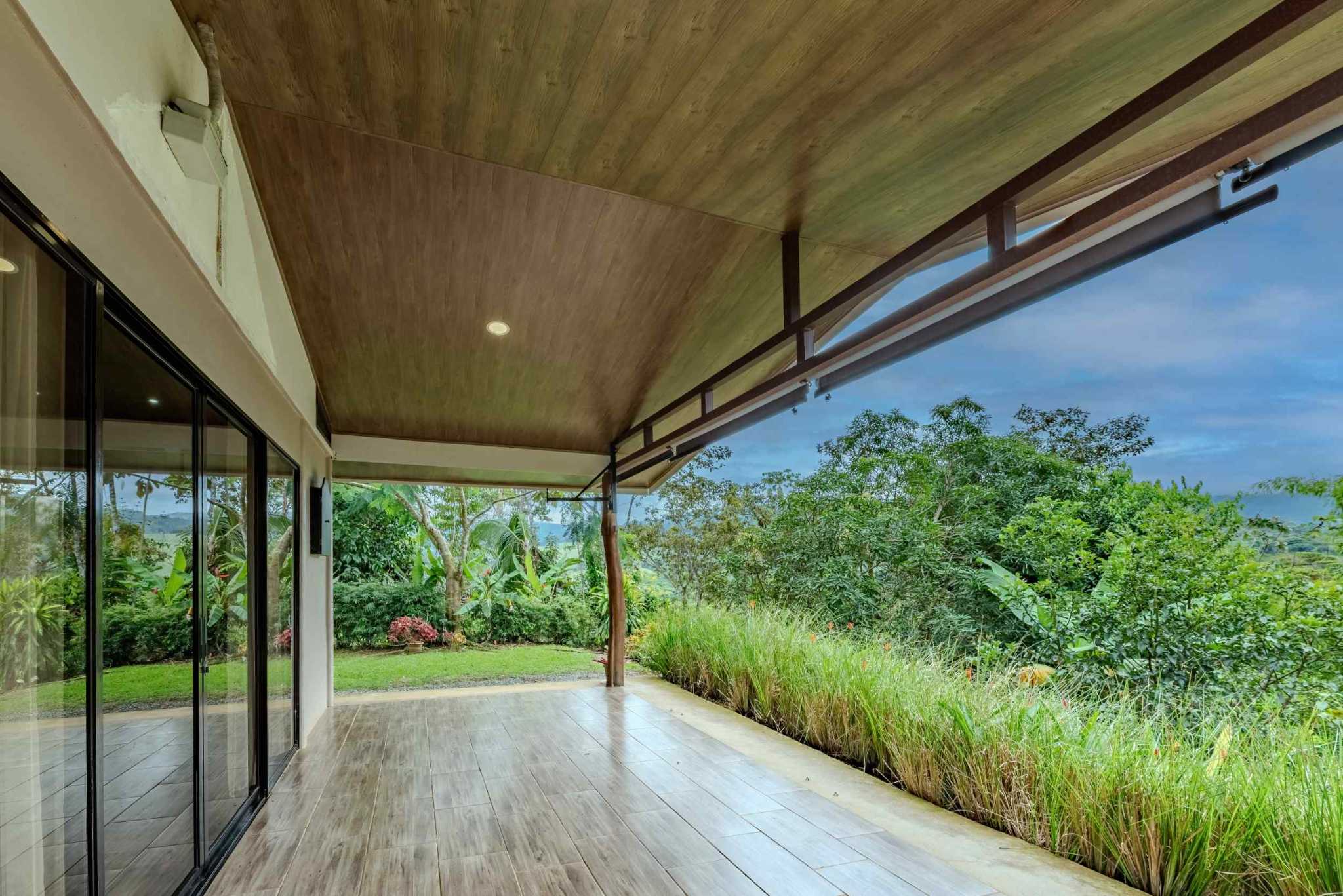 59259-41 Unique 7-Bedroom Multi-Family Compound with 4 Furnished Units in Platanillo Costa Rica