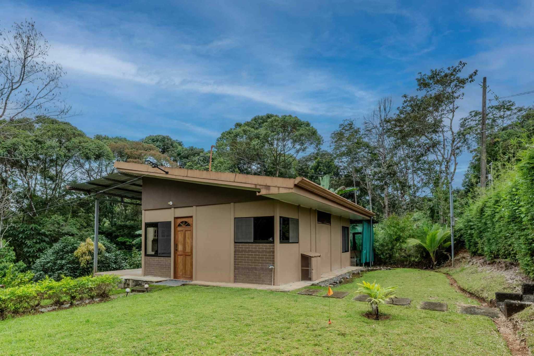 59259-39 Unique 7-Bedroom Multi-Family Compound with 4 Furnished Units in Platanillo Costa Rica