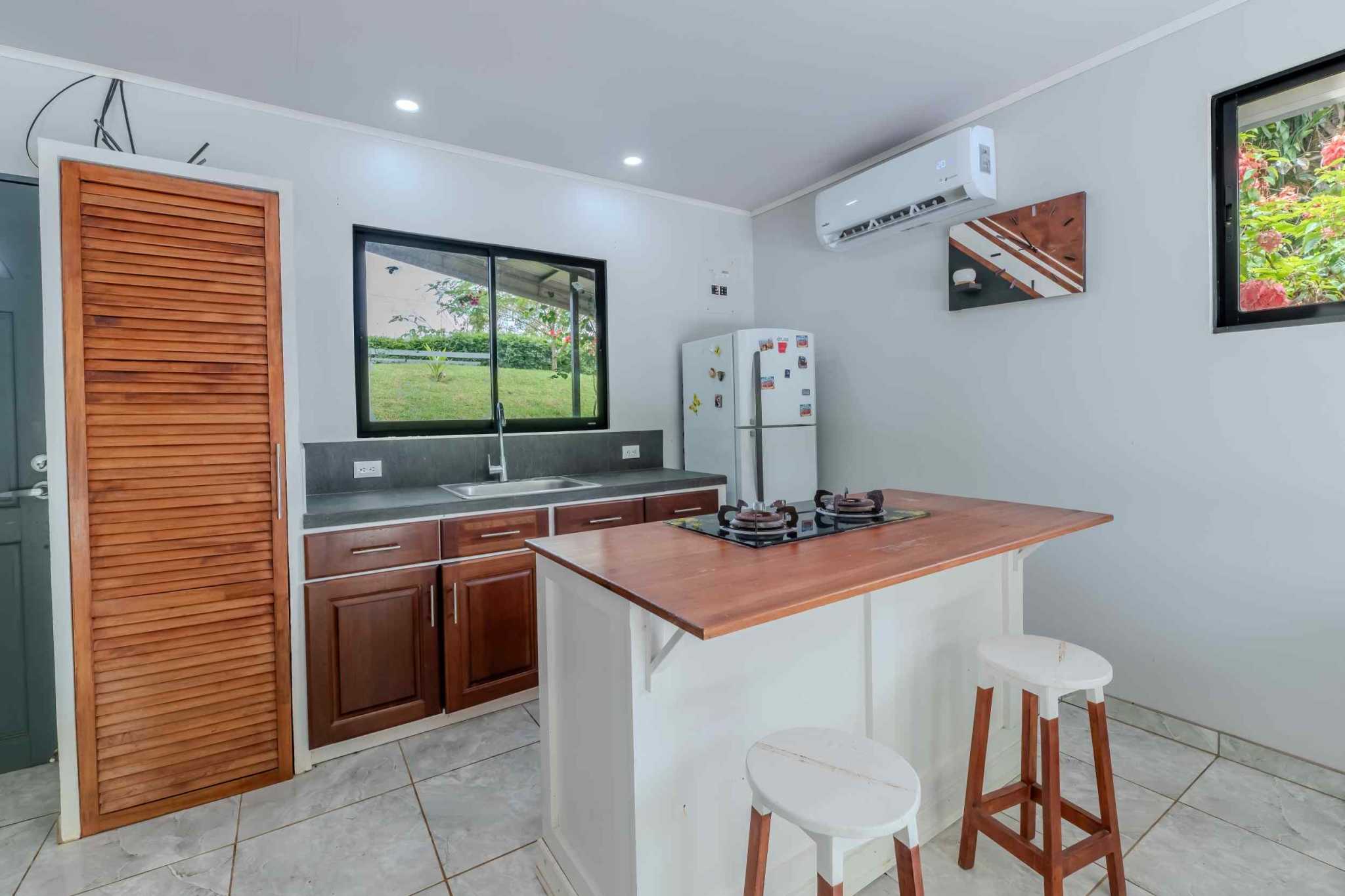 59259-17 Unique 7-Bedroom Multi-Family Compound with 4 Furnished Units in Platanillo Costa Rica