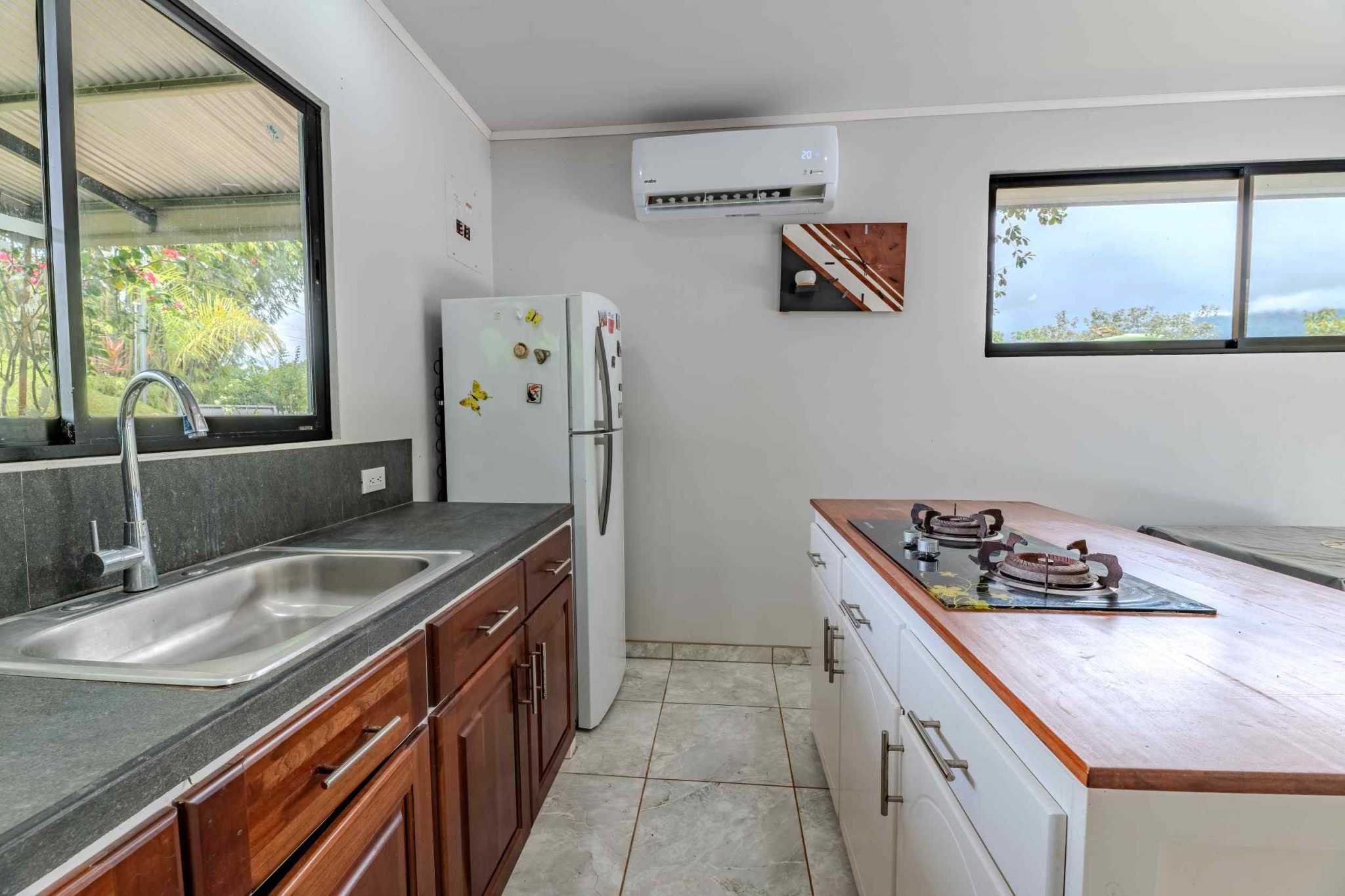 59259-14 Unique 7-Bedroom Multi-Family Compound with 4 Furnished Units in Platanillo Costa Rica