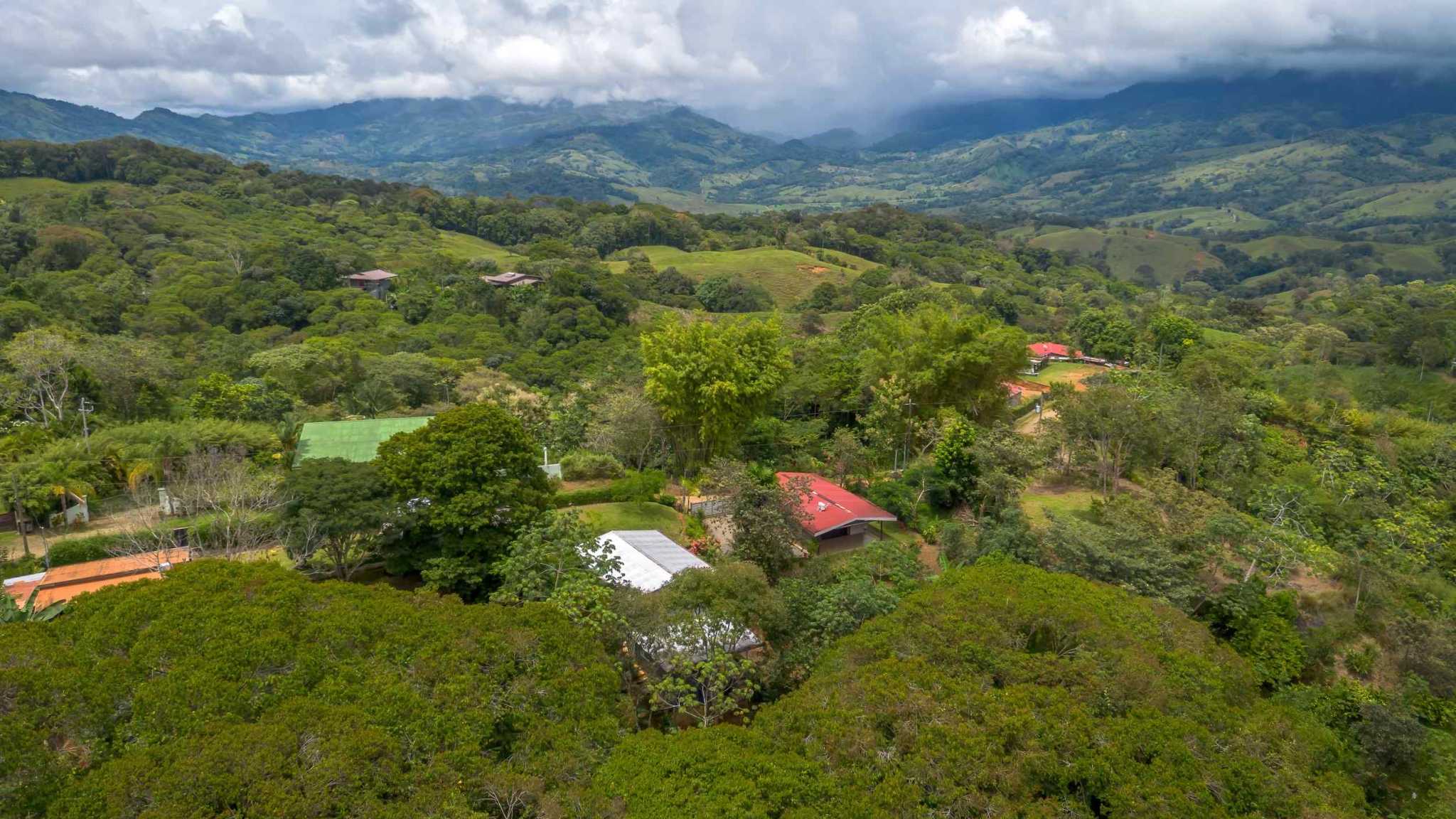 59259-13 Unique 7-Bedroom Multi-Family Compound with 4 Furnished Units in Platanillo Costa Rica