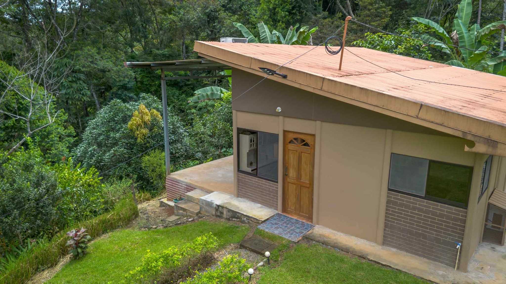 59259-12 Unique 7-Bedroom Multi-Family Compound with 4 Furnished Units in Platanillo Costa Rica