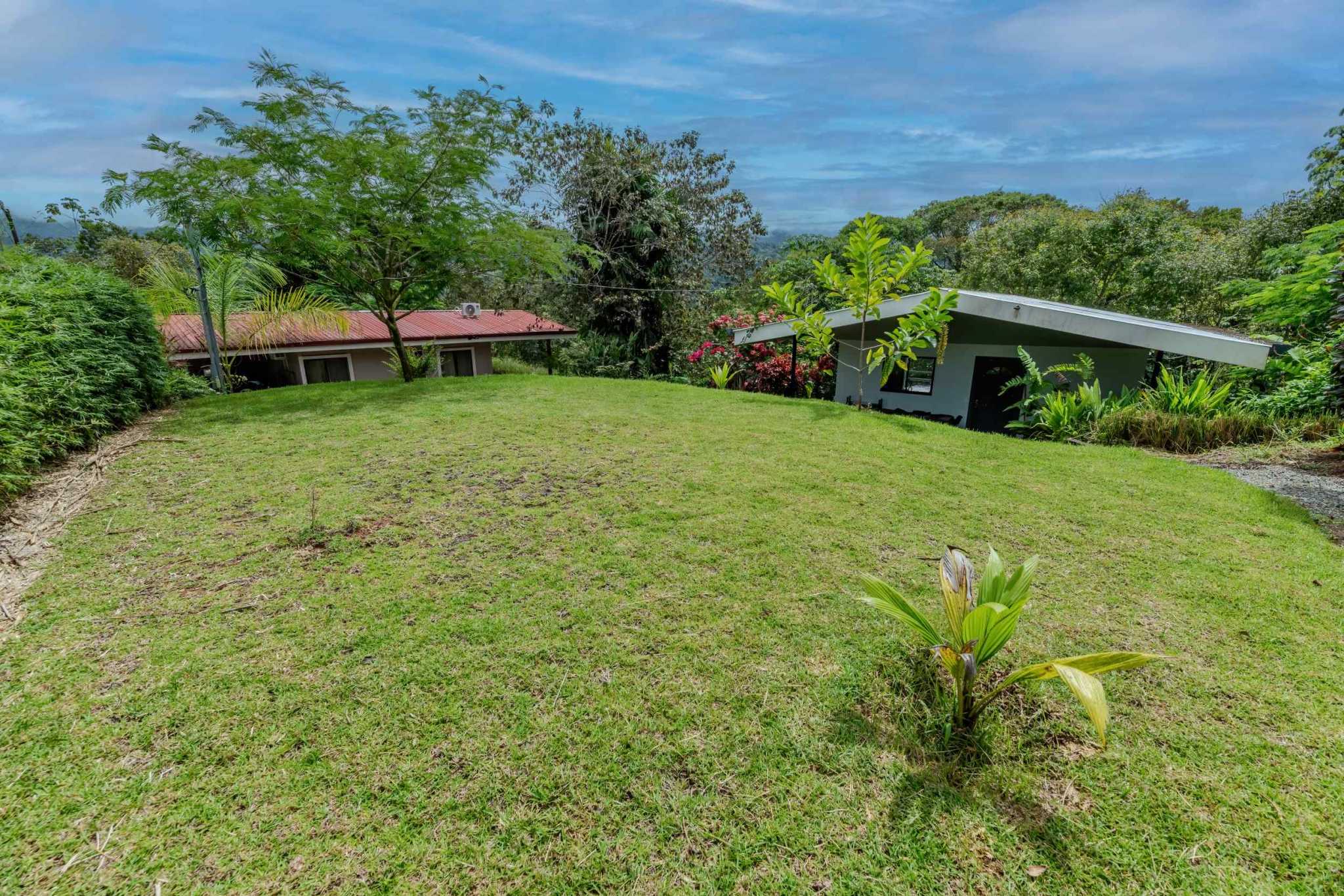 59259-4 Unique 7-Bedroom Multi-Family Compound with 4 Furnished Units in Platanillo Costa Rica