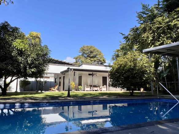 Spacious 3-Bedroom Home with Large Pool & Garden in Bahia Costa Rica