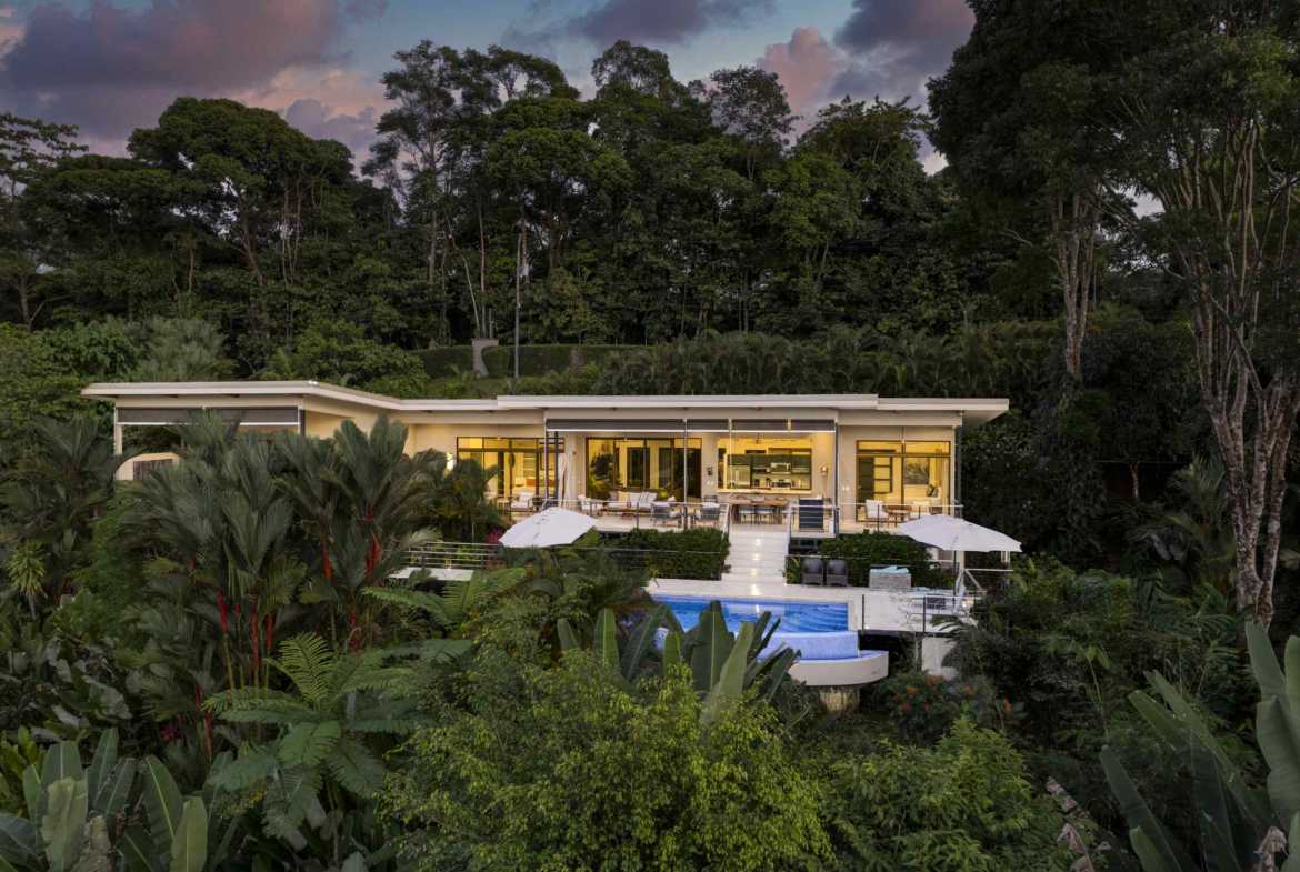 4-Bedroom Villa with Ocean Views & Private Pool, photo 1 of 24