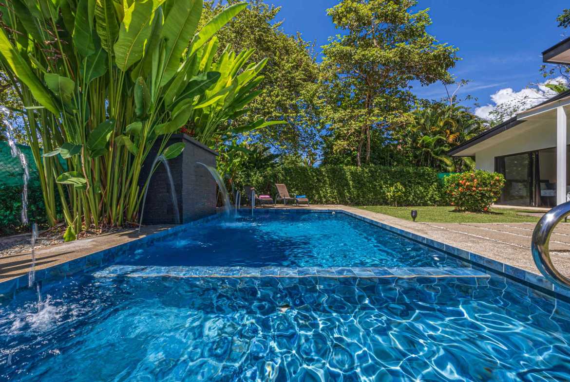 Modern 3-Bedroom Home with Designer Pool & Fruit Trees, photo 4 of 24
