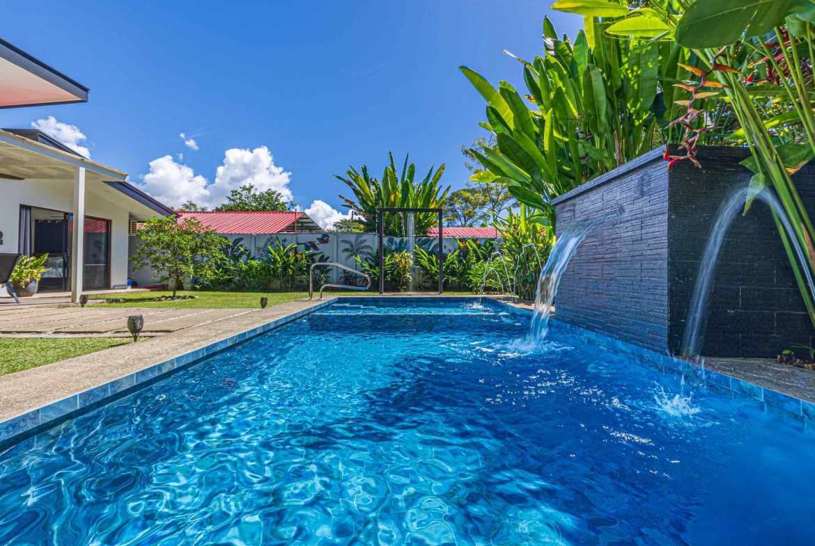 Modern 3-Bedroom Home with Designer Pool & Fruit Trees, photo 6 of 24