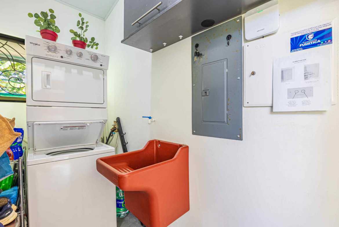 Modern 3-Bedroom Home with Designer Pool & Fruit Trees, photo 11 of 24