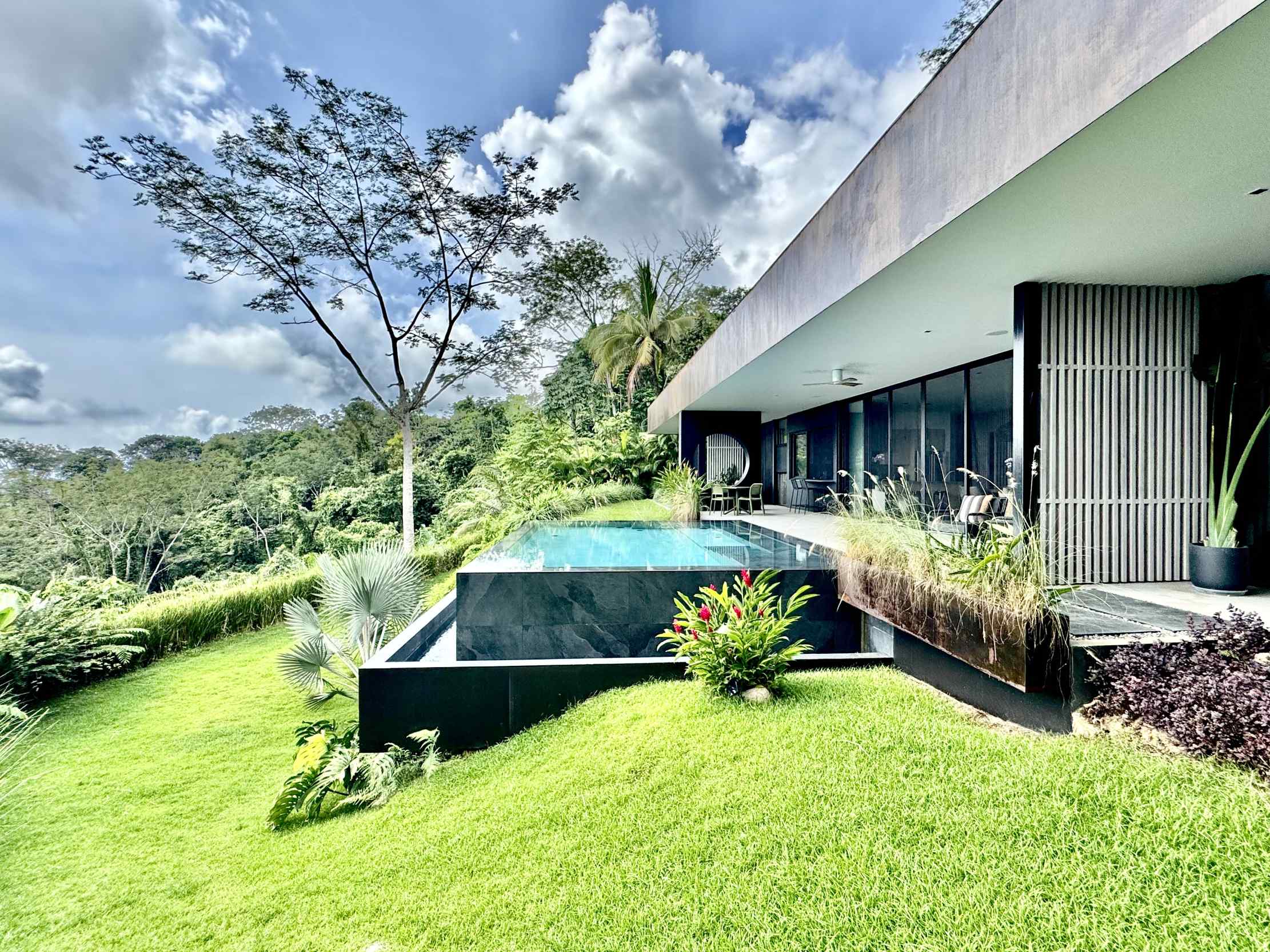 1046