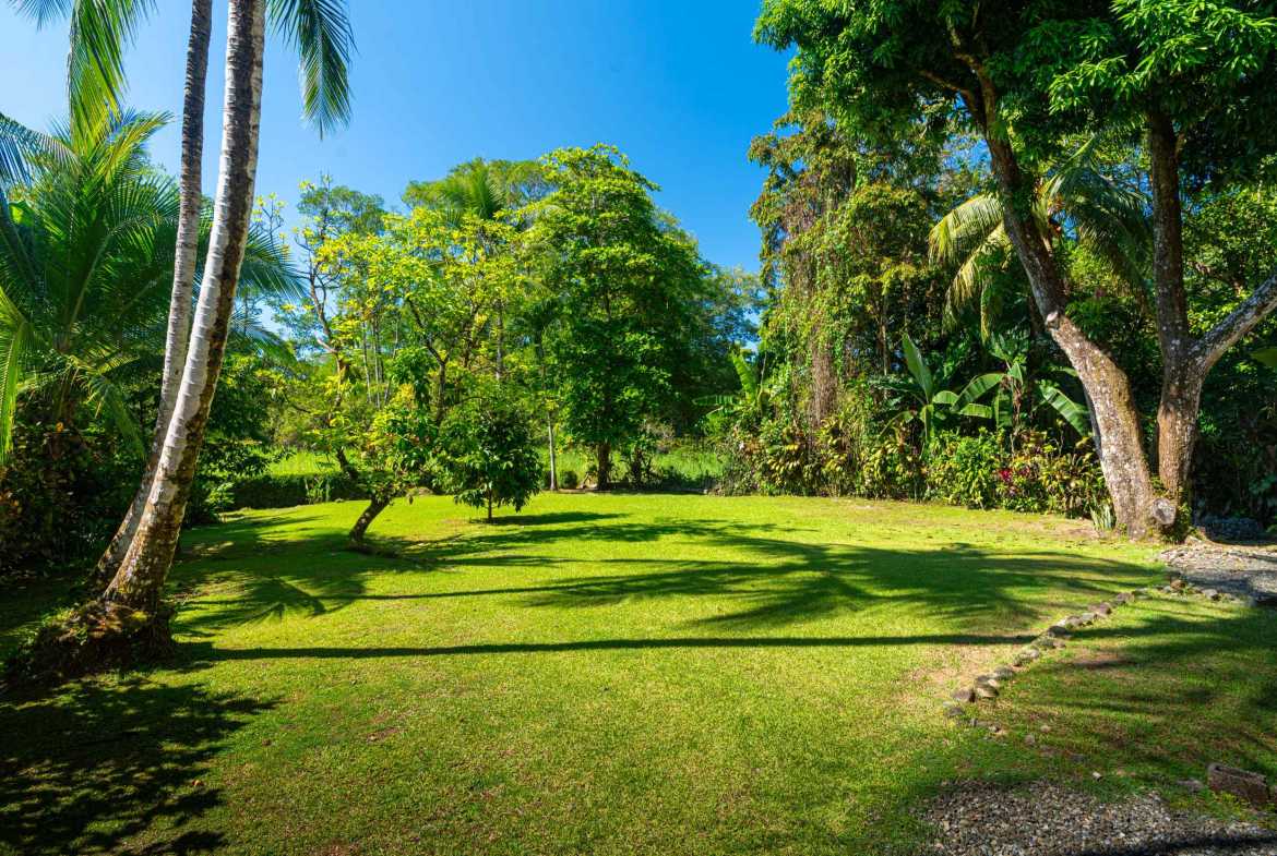 Beautiful 2-Bedroom Home in Walk-to-Beach Location in Uvita Costa Rica photo 11