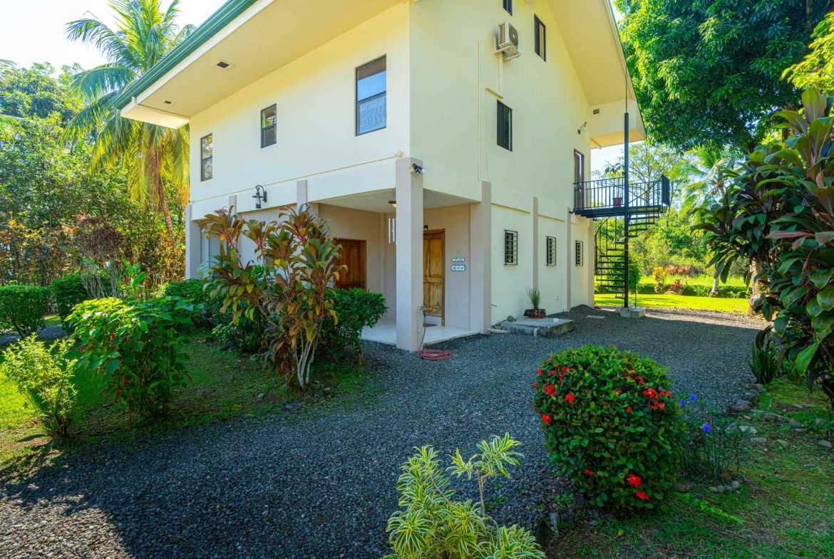 Beautiful 2-Bedroom Home in Walk-to-Beach Location in Uvita Costa Rica photo 8