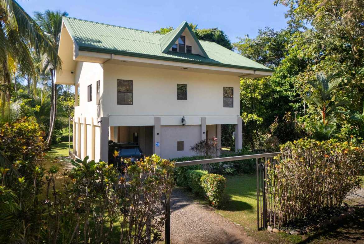 Beautiful 2-Bedroom Home in Walk-to-Beach Location in Uvita Costa Rica photo 5
