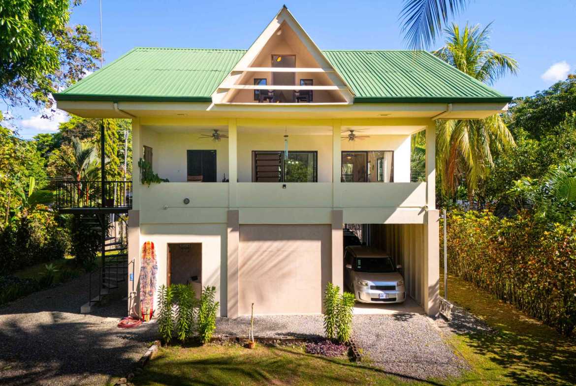 Beautiful 2-Bedroom Home in Walk-to-Beach Location in Uvita Costa Rica