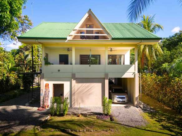 Beautiful 2-Bedroom Home in Walk-to-Beach Location in Uvita Costa Rica
