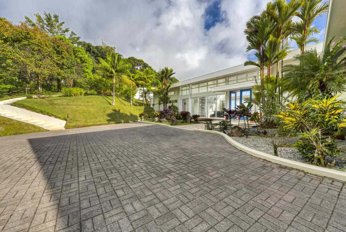 Luxury Home with 5 Bedrooms, Pool & Incredible Views in Costa Verde Estates above Dominicalito Costa Rica photo 8