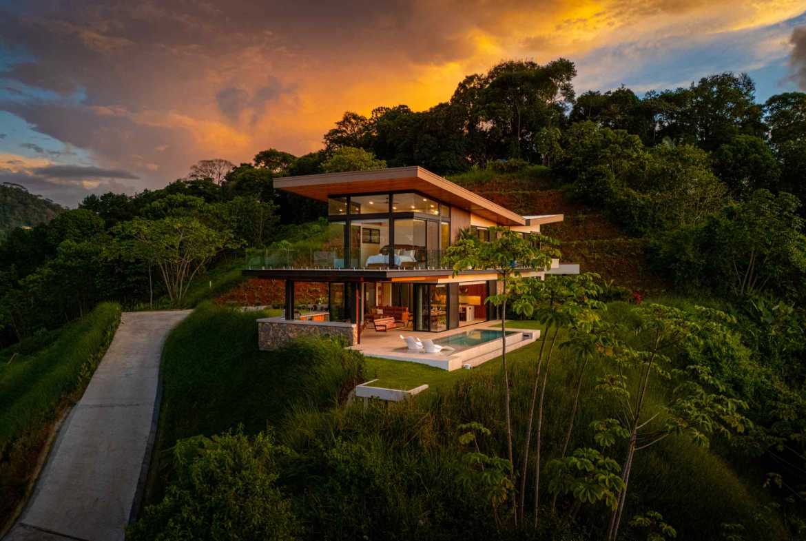 Stunning 4-Bedroom Modern Luxury Home with Ocean Views & Pool in Ojochal Costa Rica photo 9
