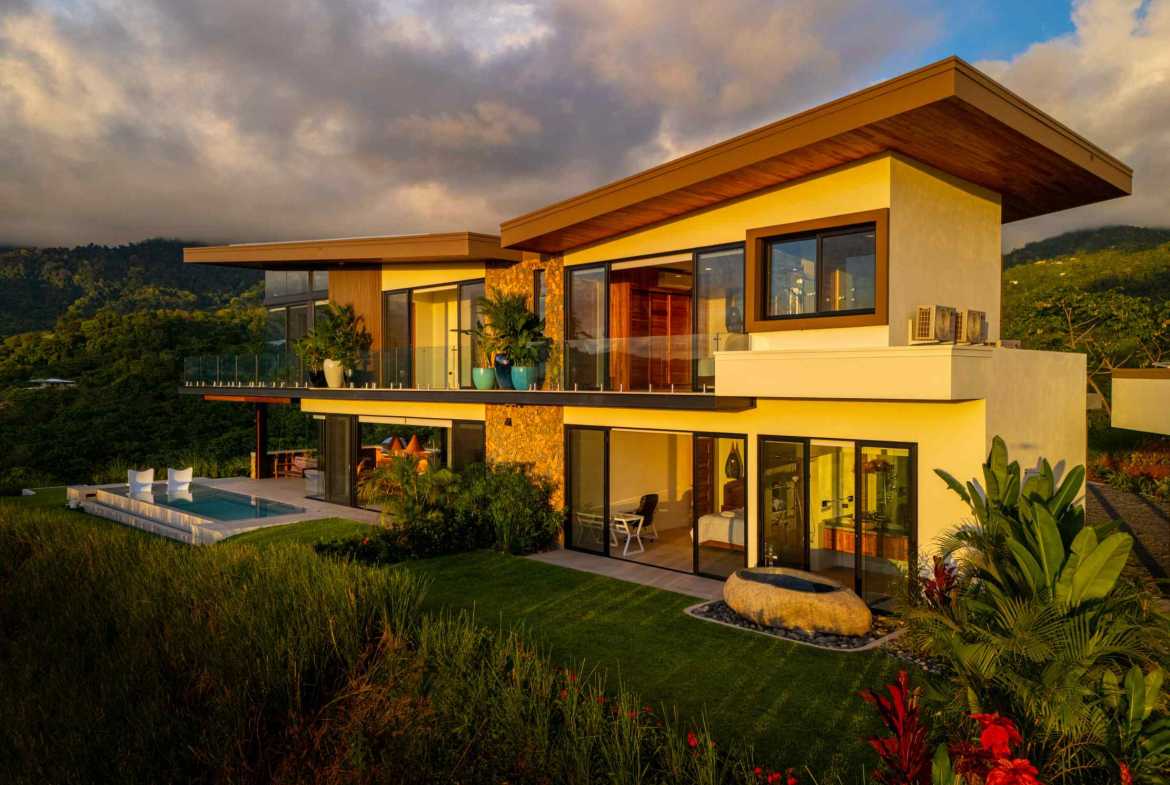 Stunning 4-Bedroom Modern Luxury Home with Ocean Views & Pool in Ojochal Costa Rica photo 8