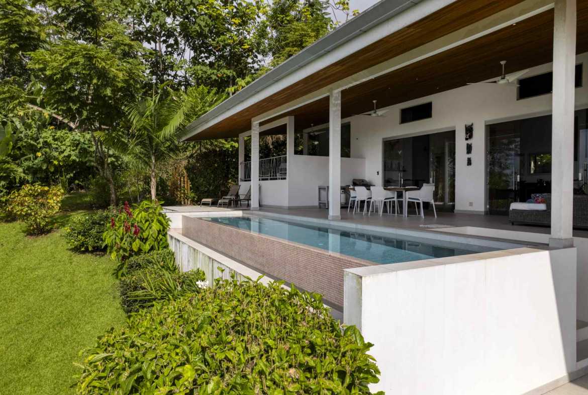 3-Bedroom Villa with Ocean Views & Infinity Pool, photo 8 of 24