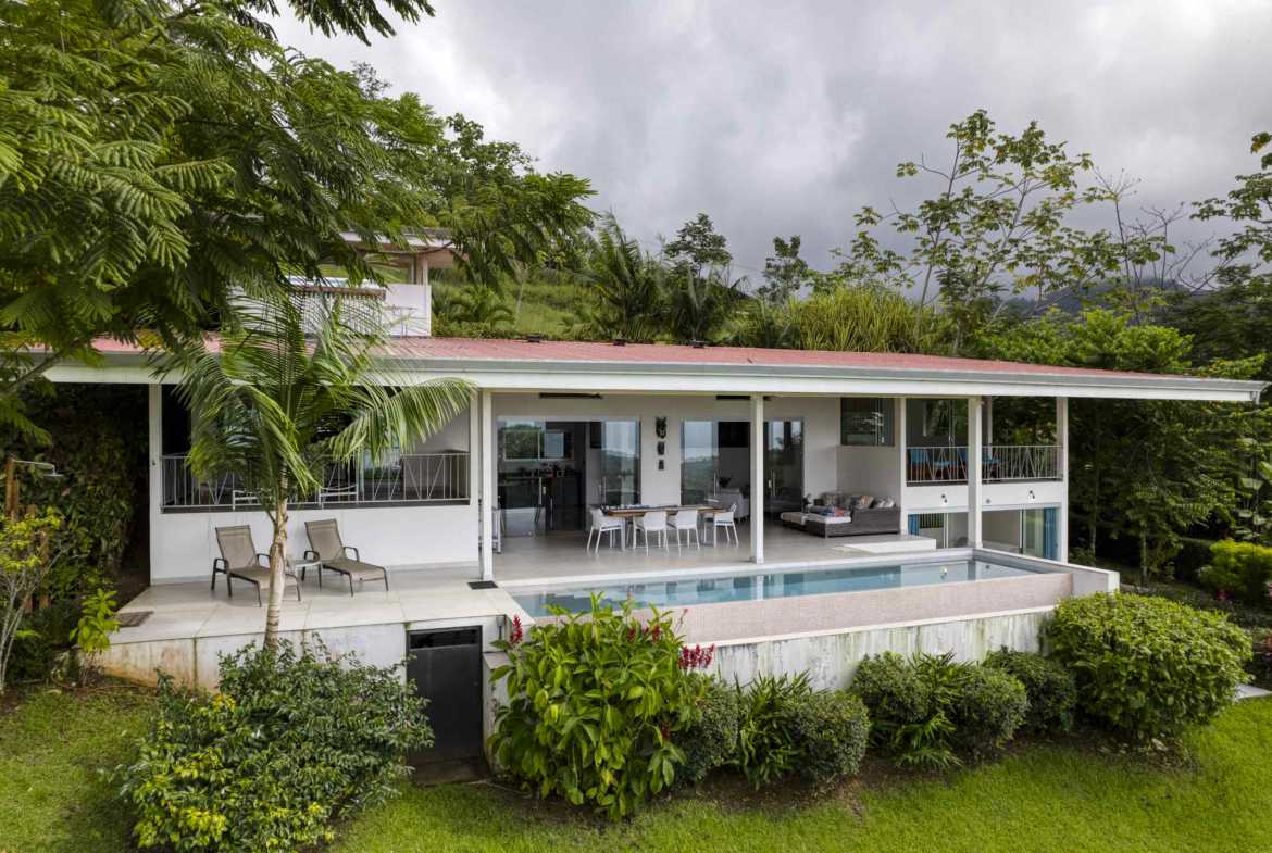 Stunning 3-Bedroom Villa with Ocean Views & Infinity Pool in Ojochal Costa Rica