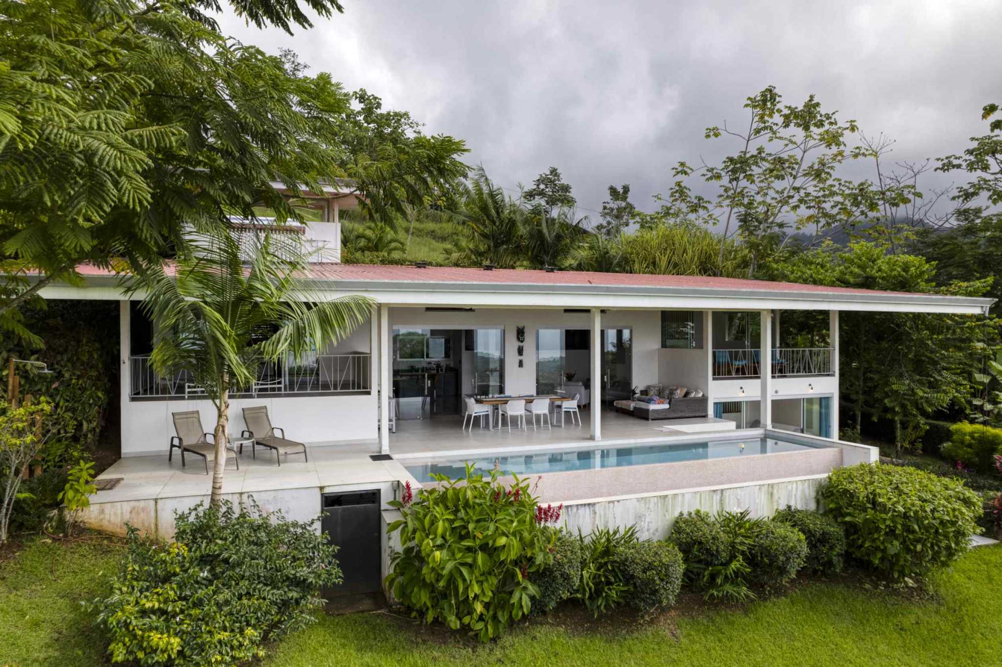 57692-1 Stunning 3-Bedroom Villa with Ocean Views & Infinity Pool in Ojochal Costa Rica