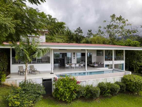 Stunning 3-Bedroom Villa with Ocean Views & Infinity Pool in Ojochal Costa Rica