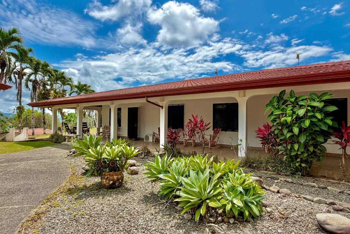 Stunning 3-Bedroom Home with Expansive Ocean Views on more than 3 Acres in Lagunas Costa Rica