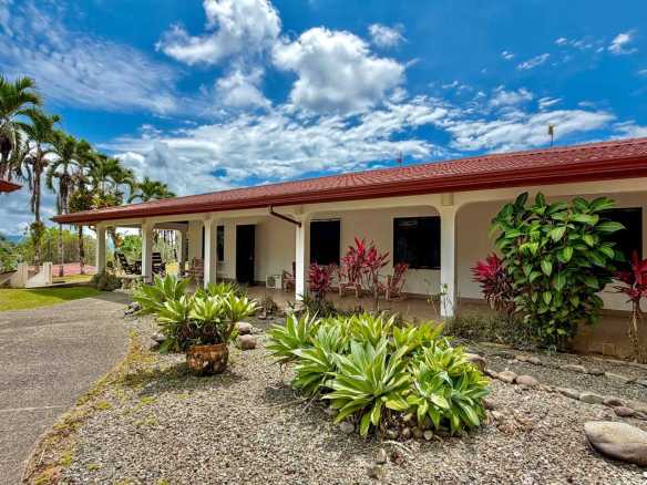 Stunning 3-Bedroom Home with Expansive Ocean Views on more than 3 Acres in Lagunas Costa Rica