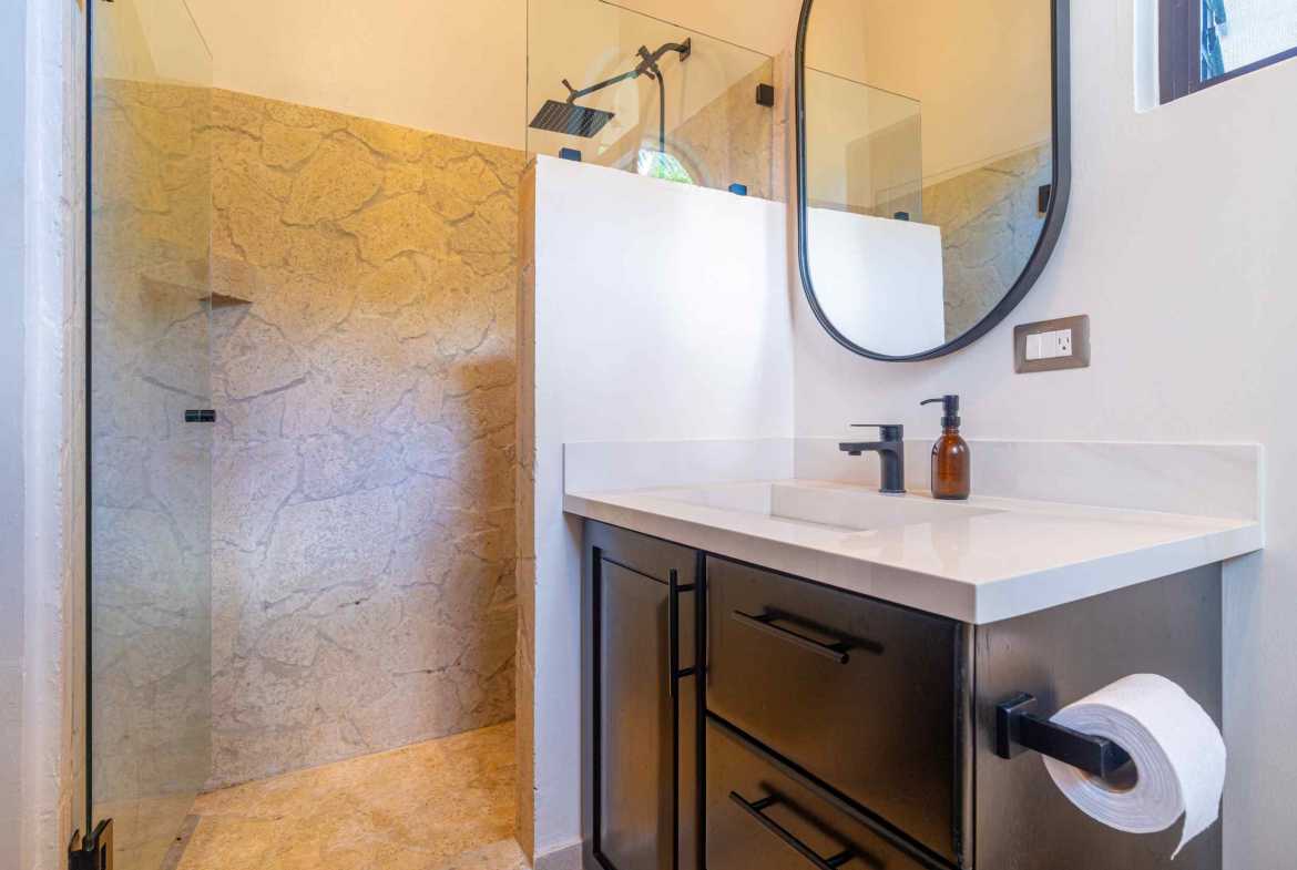 Modern 3-Bedroom Home with Mountain Views & Private Pool, photo 19 of 24