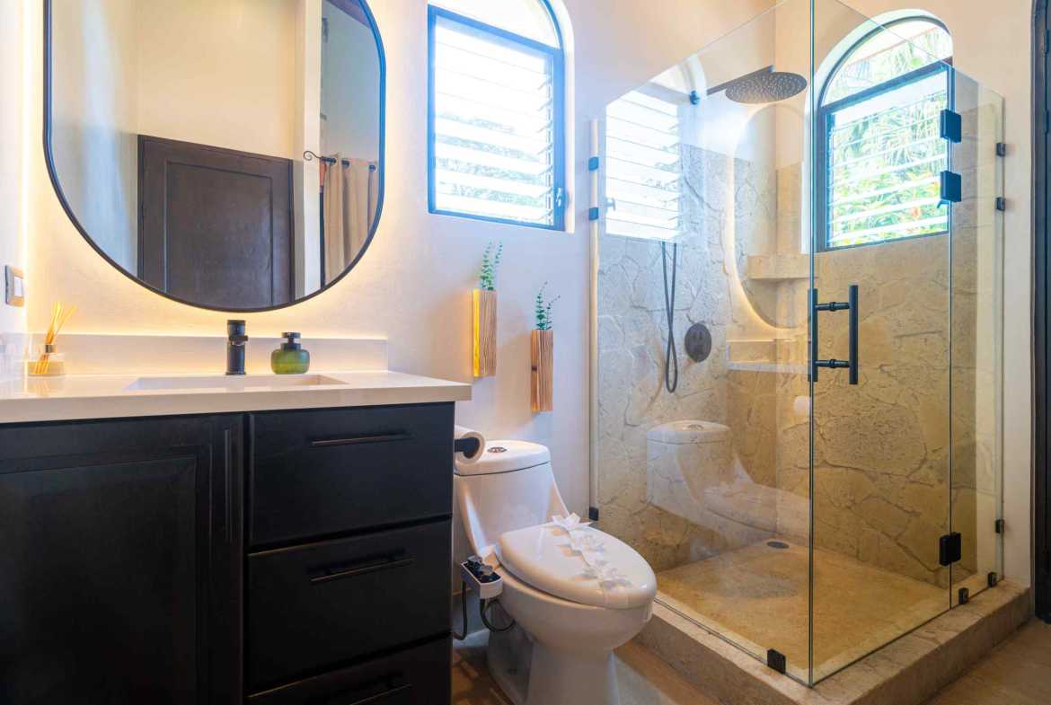 Modern 3-Bedroom Home with Mountain Views & Private Pool, photo 17 of 24