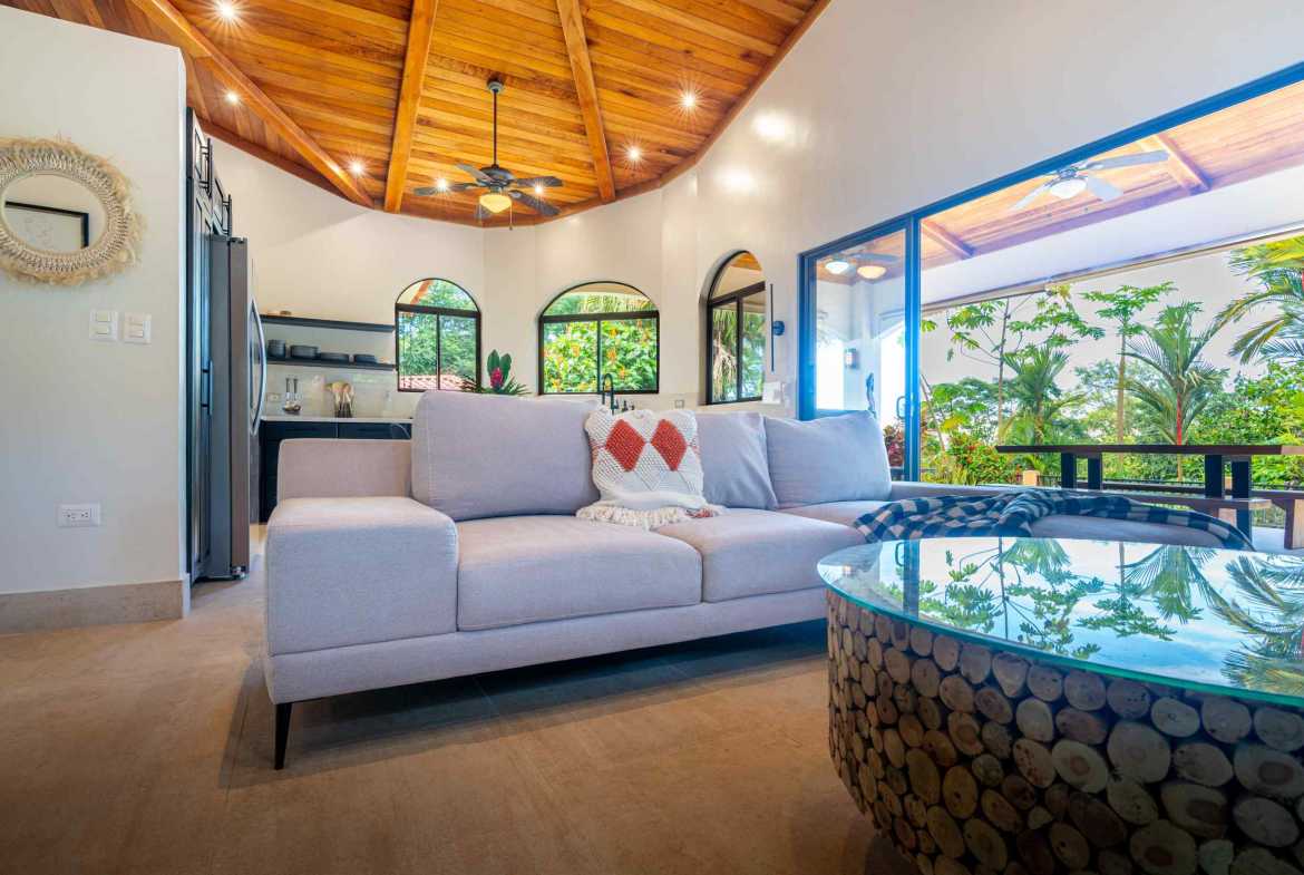 Modern 3-Bedroom Home with Mountain Views & Private Pool, photo 16 of 24