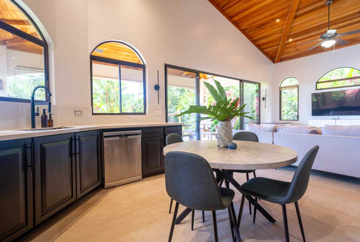 Modern 3-Bedroom Home with Mountain Views & Private Pool, photo 15 of 24