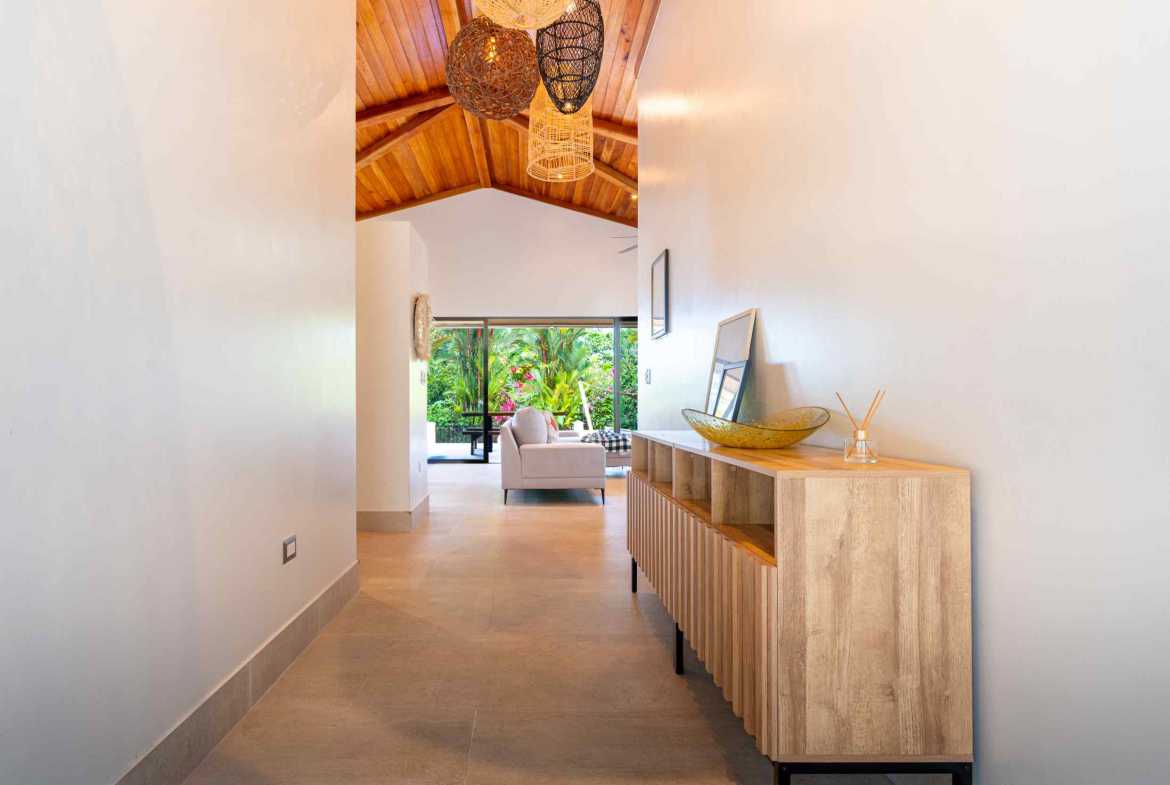 Modern 3-Bedroom Home with Mountain Views & Private Pool, photo 12 of 24
