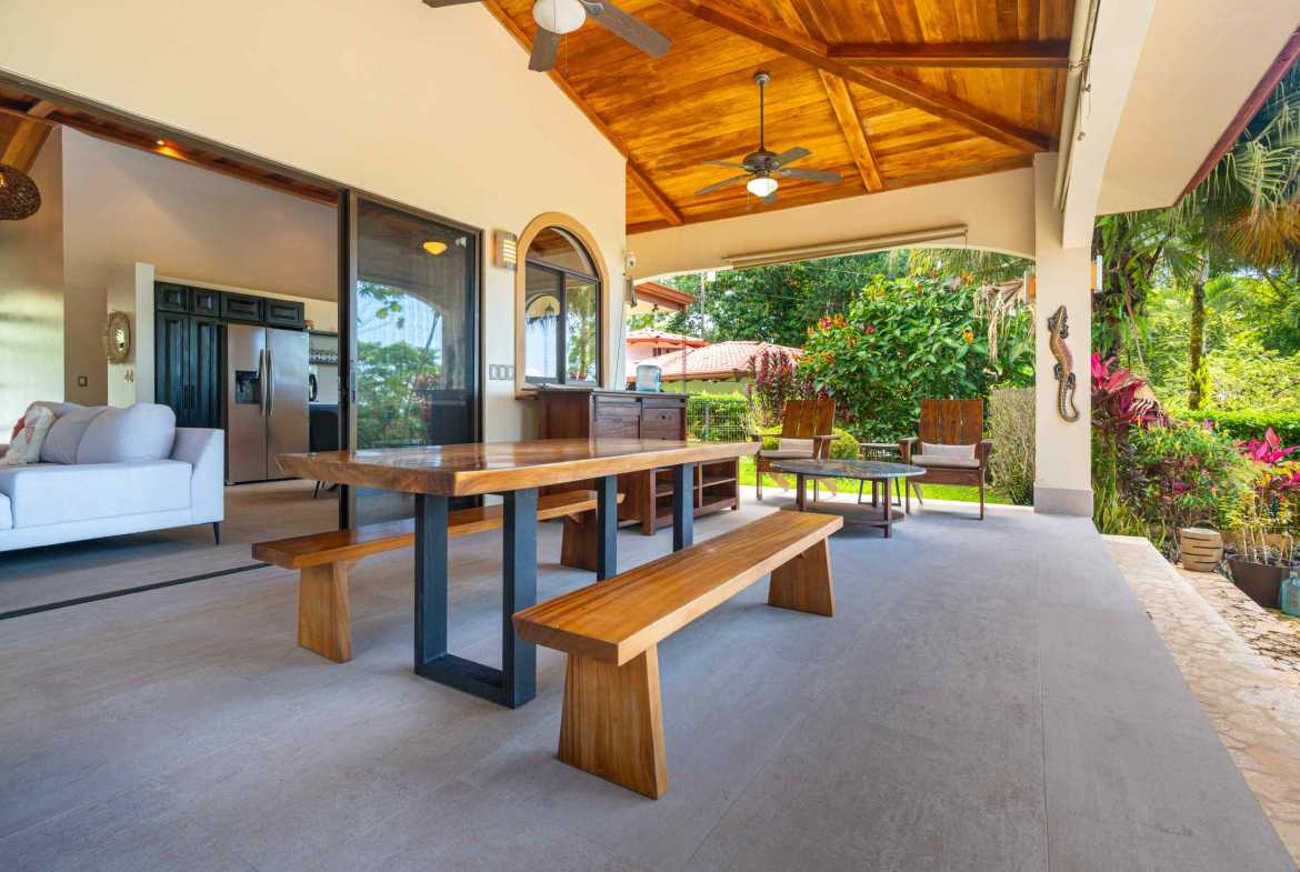 Modern 3-Bedroom Home with Mountain Views & Private Pool, photo 10 of 24