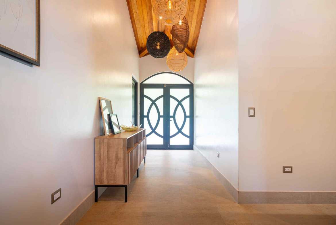 Modern 3-Bedroom Home with Mountain Views & Private Pool, photo 8 of 24