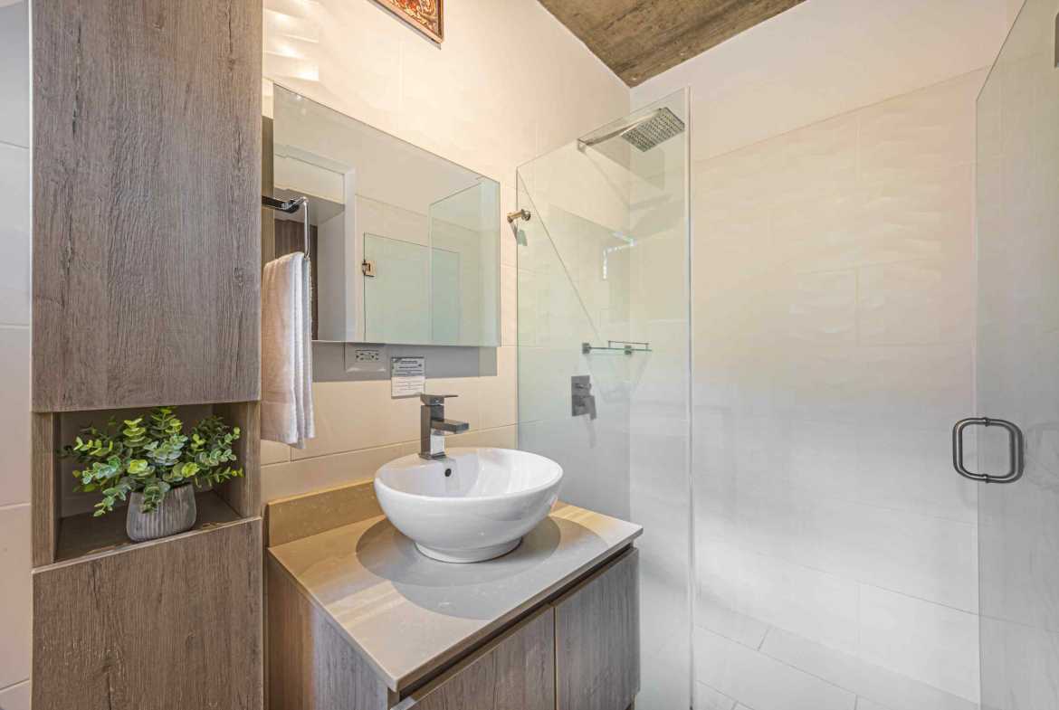 Modern 3-Bedroom Villa with Infinity Pool & Ocean Access, photo 20 of 24