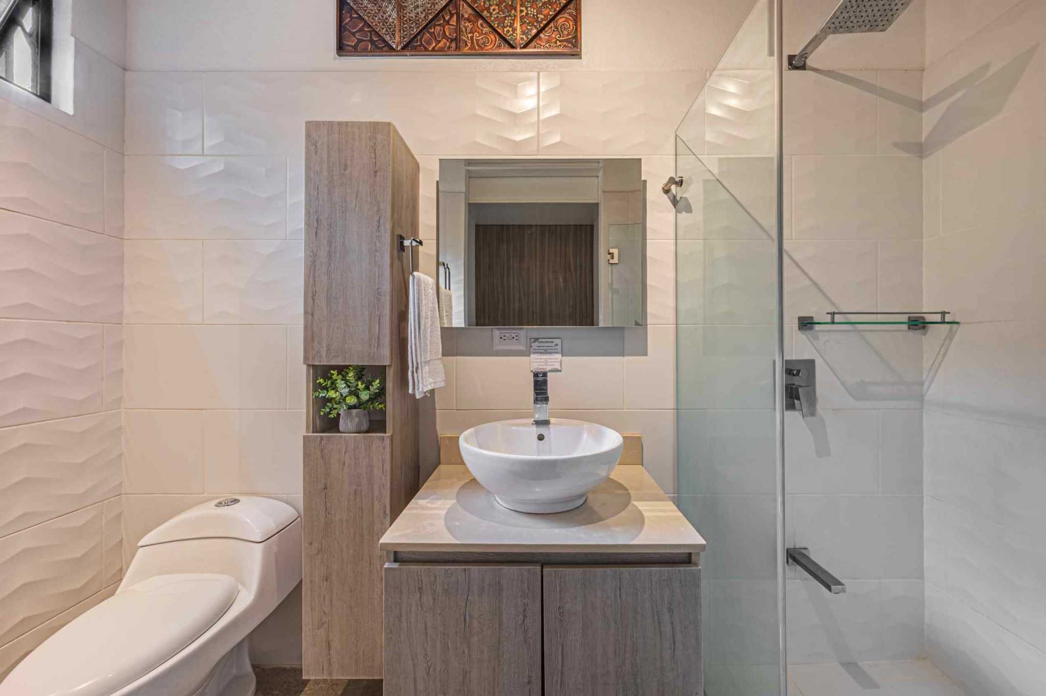 56567-18 Modern 3-Bedroom Villa with Infinity Pool & Ocean Access in Uvita Costa Rica
