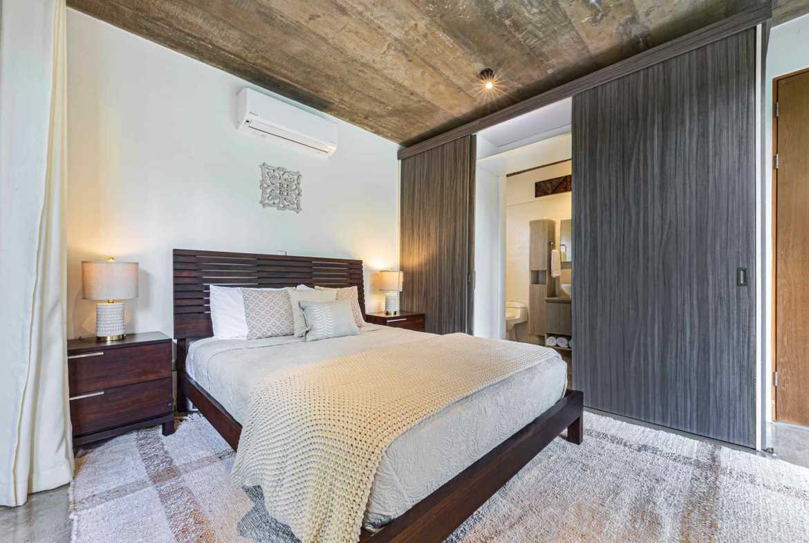 Modern 3-Bedroom Villa with Infinity Pool & Ocean Access, photo 17 of 24