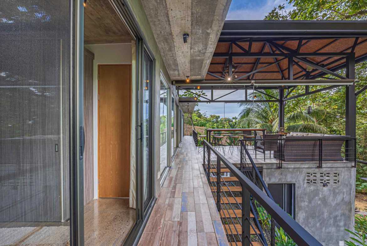 Modern 3-Bedroom Villa with Infinity Pool & Ocean Access, photo 16 of 24