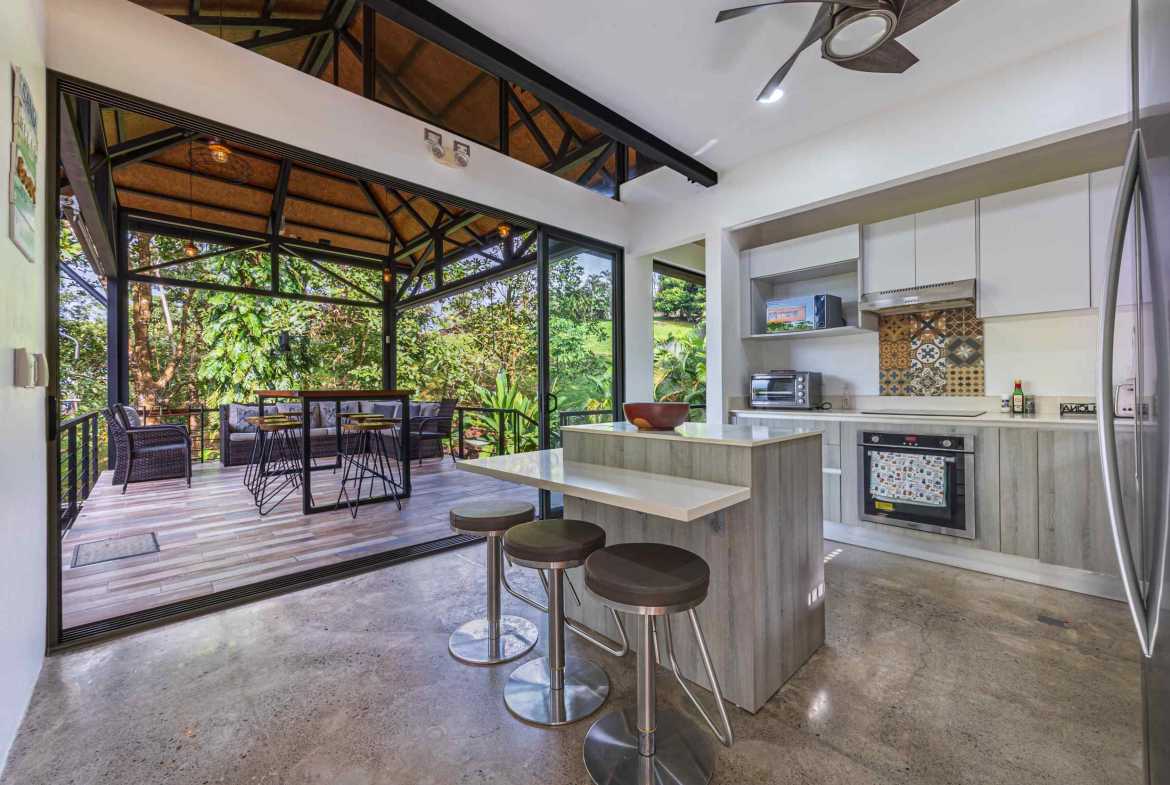 Modern 3-Bedroom Villa with Infinity Pool & Ocean Access, photo 6 of 24