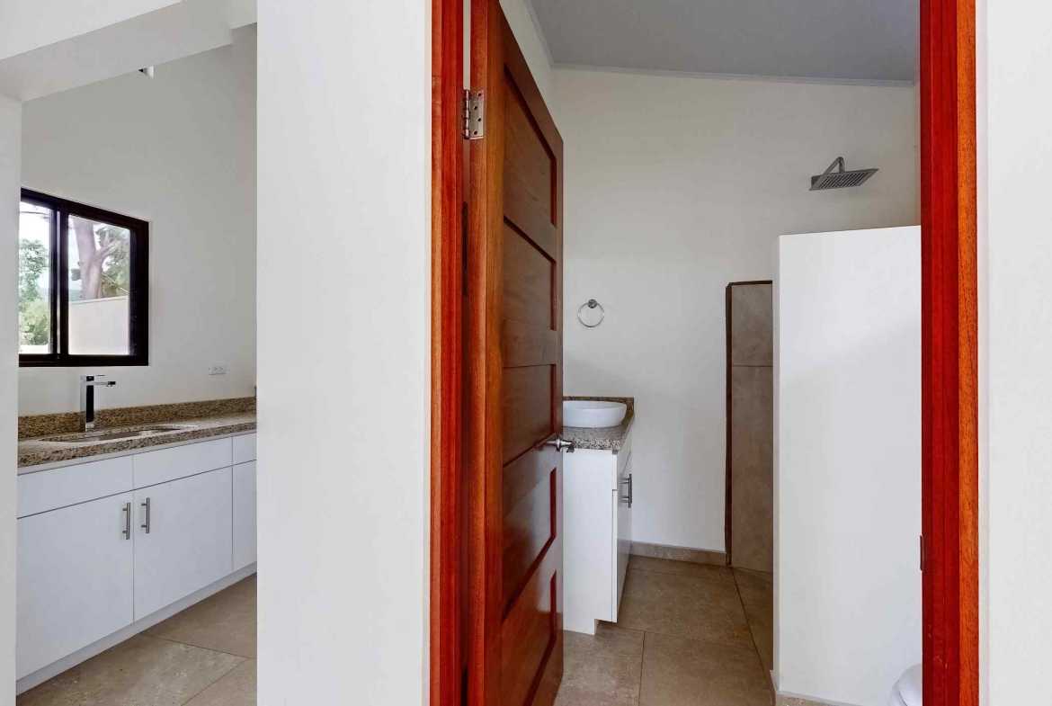 Modern 3-Bedroom Home with Pool & Studio, photo 23 of 24
