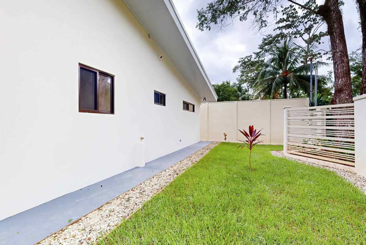 Modern 3-Bedroom Home with Pool & Studio, photo 24 of 24