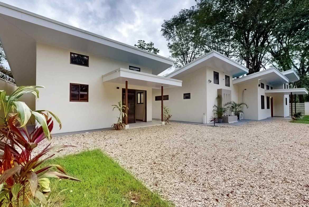 Modern 3-Bedroom Home with Pool & Studio, photo 20 of 24