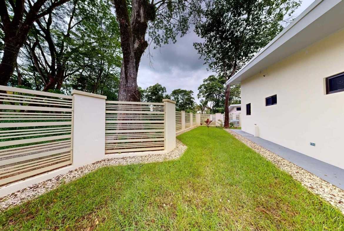 Modern 3-Bedroom Home with Pool & Studio, photo 14 of 24