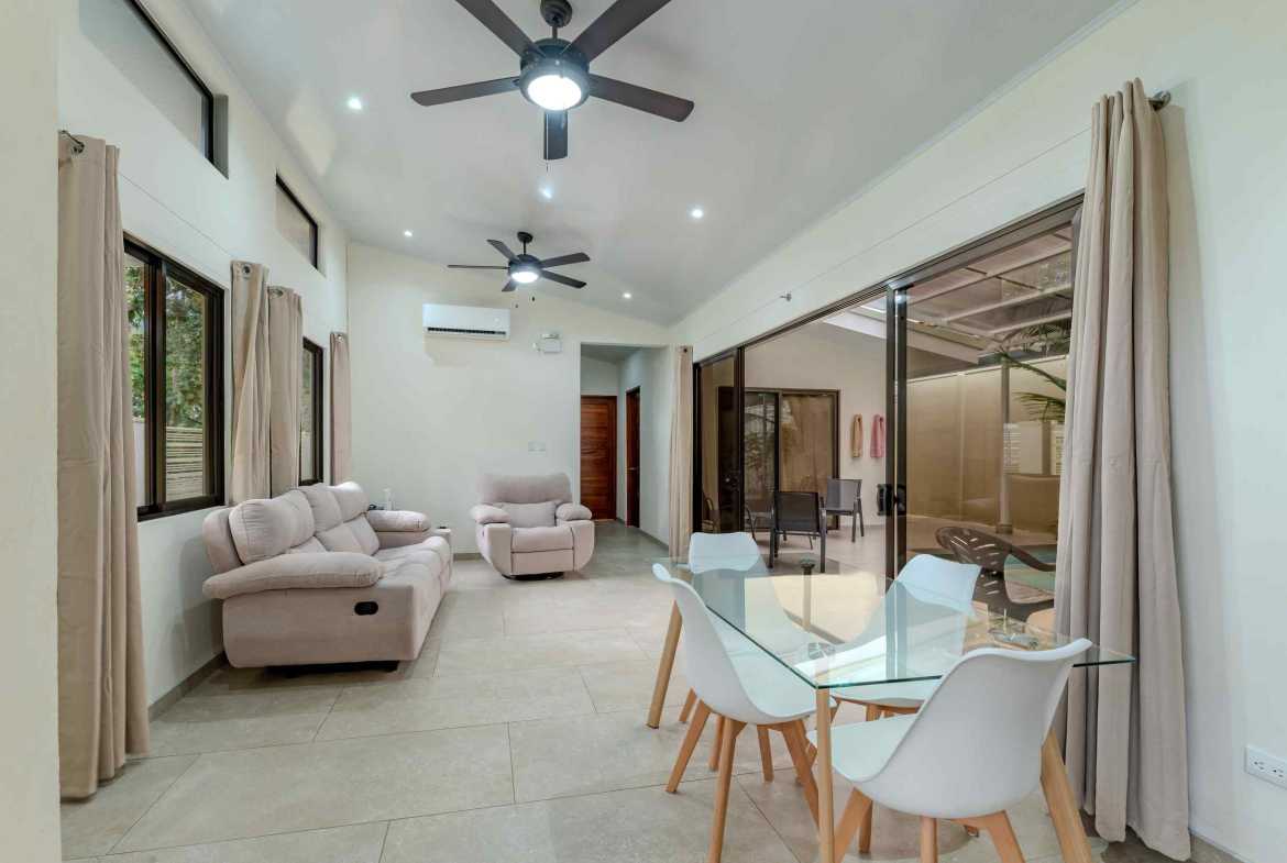 Modern 3-Bedroom Home with Pool & Studio, photo 5 of 24