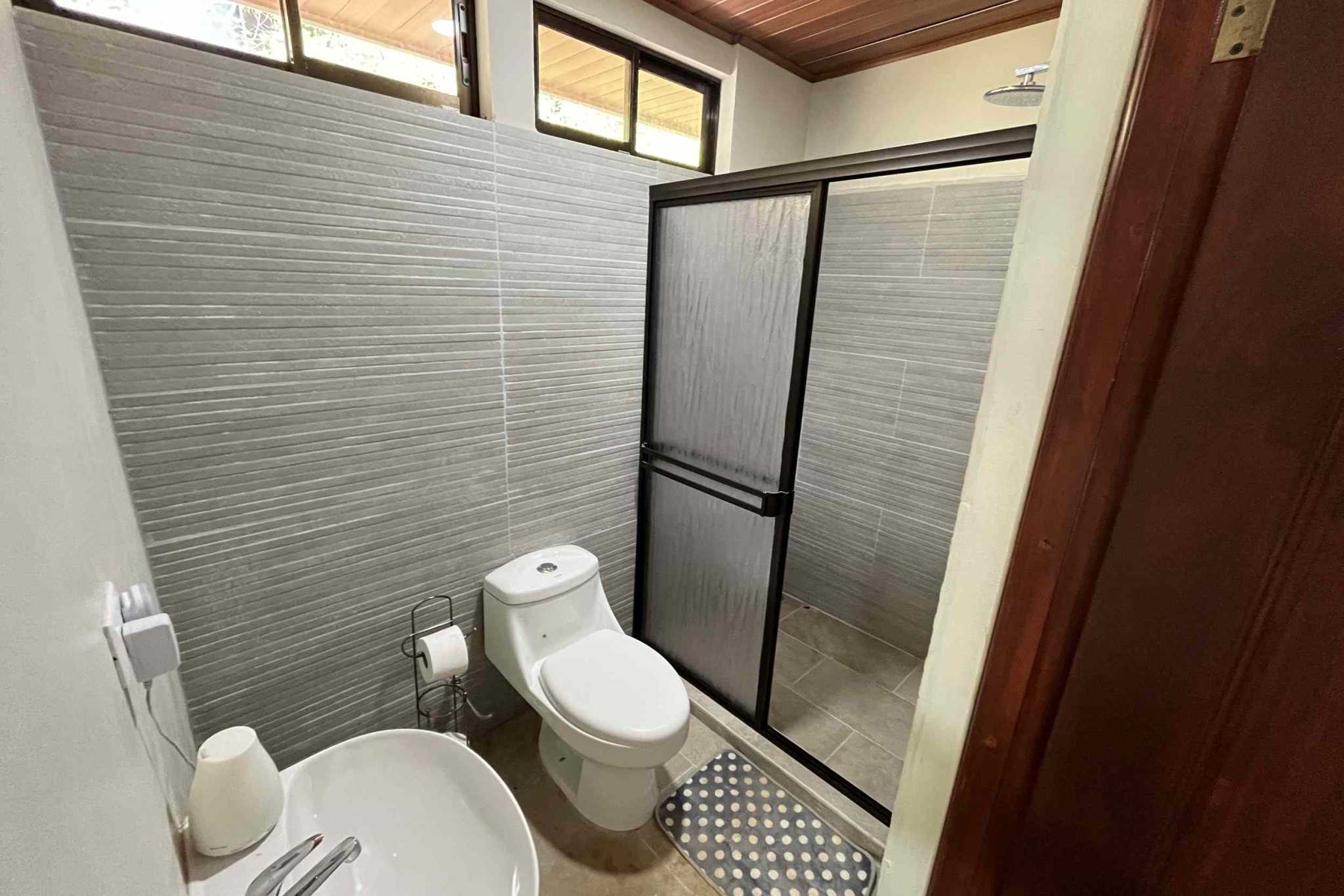 Charming 3-Bedroom Mountain Home with Views & Guest Cabin in Tres Rios Costa Rica