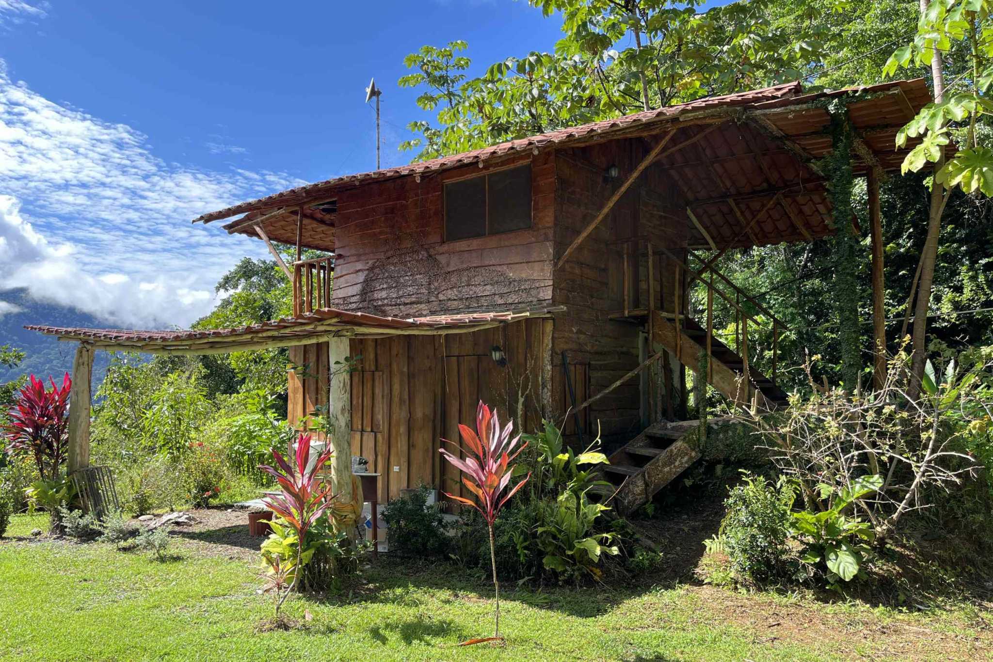 Charming 3-Bedroom Mountain Home with Views & Guest Cabin in Tres Rios Costa Rica