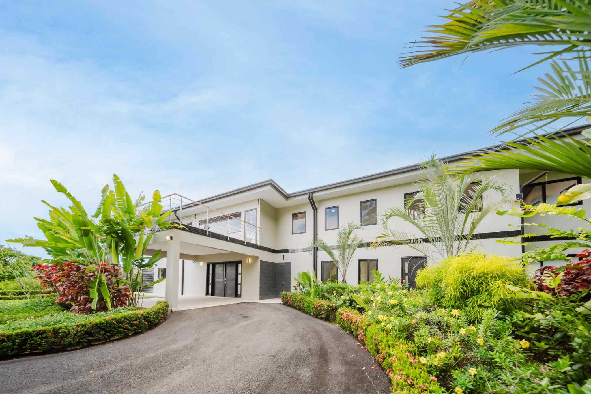 63576-26 Luxury 5-Bedroom Estate with Ocean Views & Infinity Pool in Lagunas Costa Rica